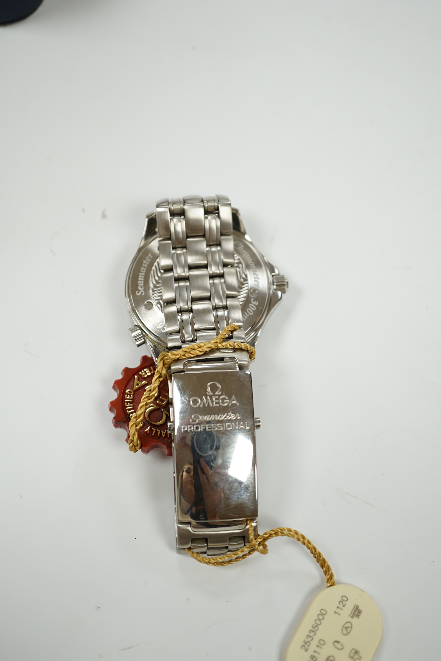 A gentleman's 2000 stainless steel Omega Seamaster Professional America's Cup wrist watch, with box and papers.